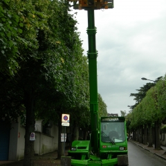 Independent pruning equipment on telescopic arm