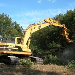 Pruning blade unit on Caterpillar excavator